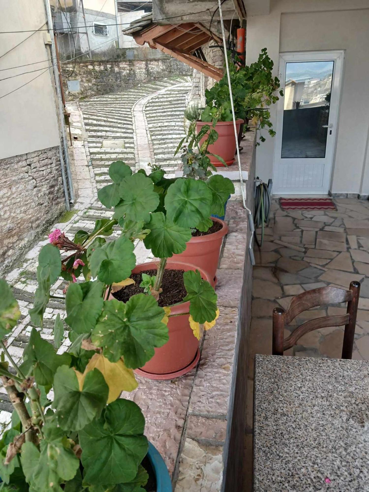 Eniguesthouse Gjirokastër Eksteriør bilde