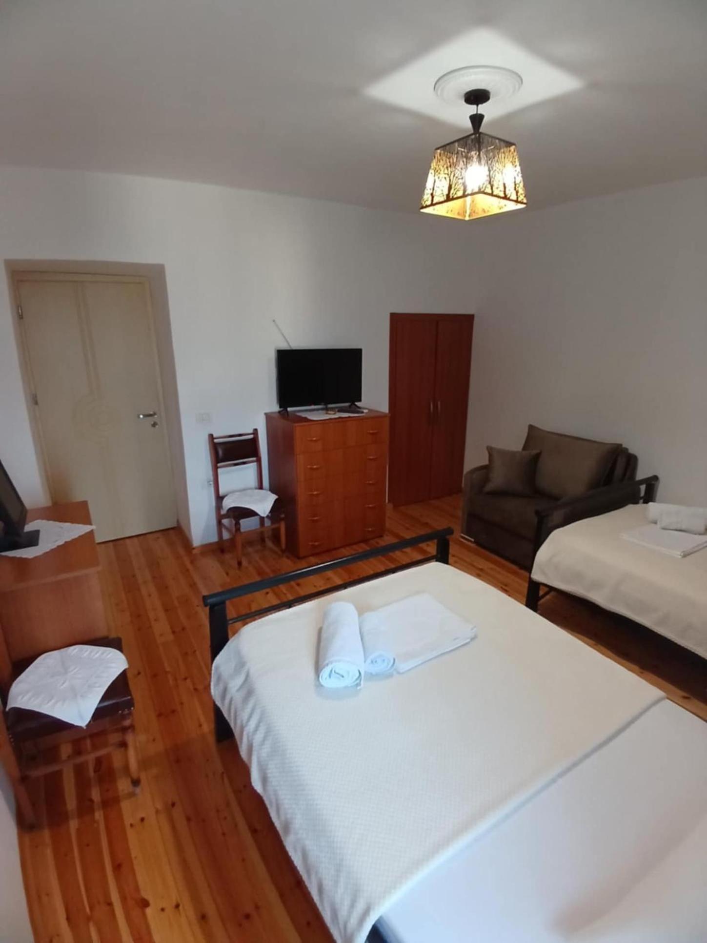 Eniguesthouse Gjirokastër Eksteriør bilde